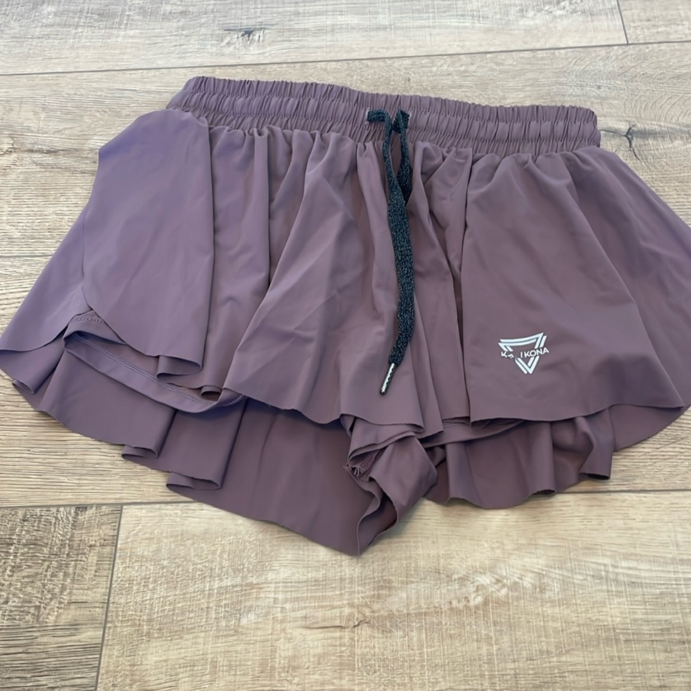 Keiki Kona size S shorts brownish color. This is a skort.